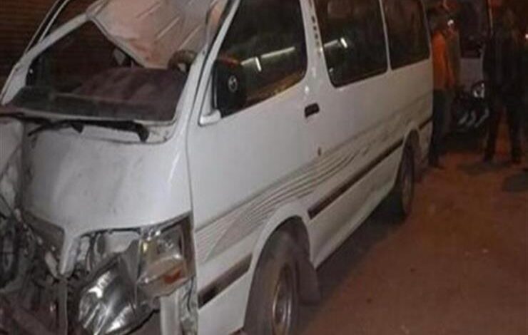 انقلاب ميكروباص يقل 14 من مراقبى الثانوية العامة وإصابة 7 بسوهاج