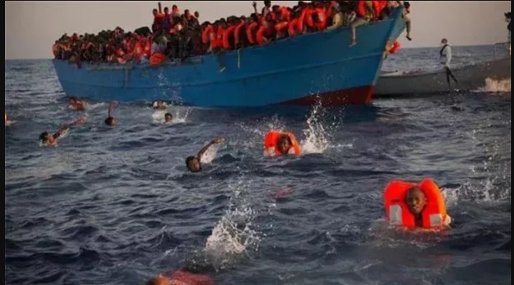 مركب هجرة غير شرعية