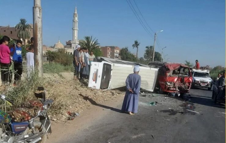 حادث تصادم سيارتين ميكروباص بطريق جهينة