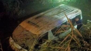 مصرع 6 أشخاص بينهم رضيع وسيدتان في سقوط ميكروباص داخل ترعة بقنا