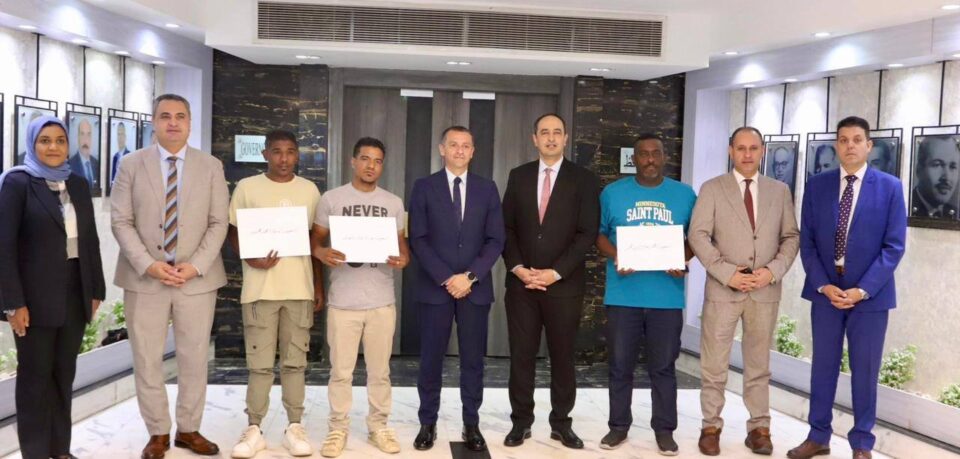 محافظ أسوان